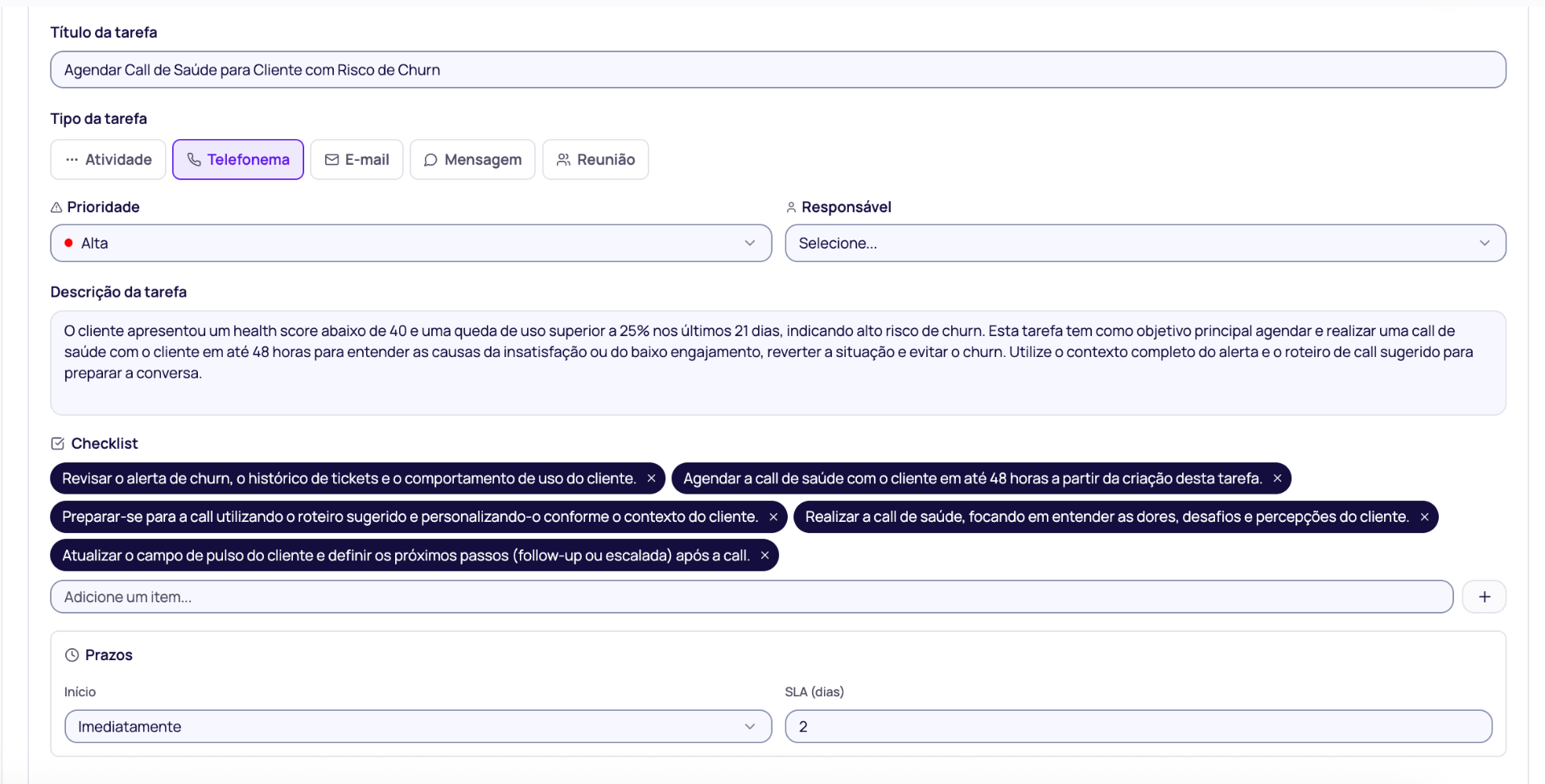 Tarefa criada automaticamente: agendar call de saúde para cliente com risco de churn, prioridade alta, SLA de 2 dias e checklist completo